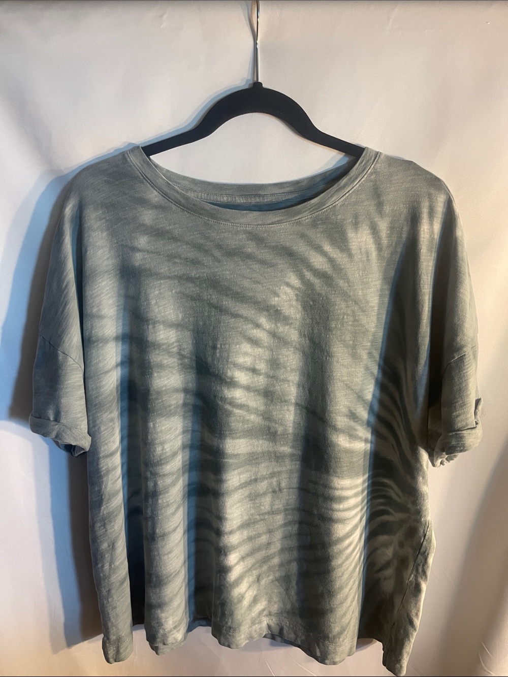 Time and Tru gray whiteShort-Sleeve Crewneck Shirt